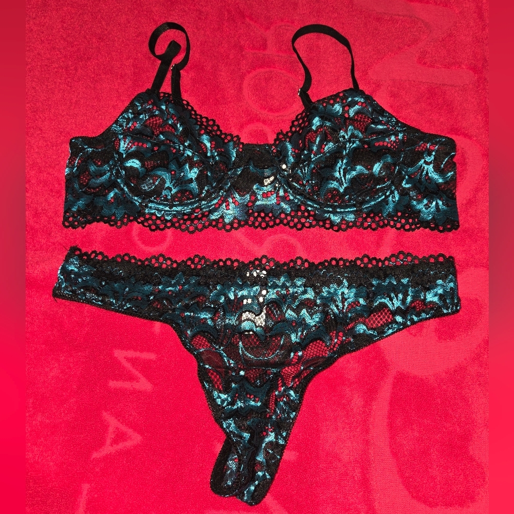 Beautiful Black and Teal Lace Lingerie Set Medium